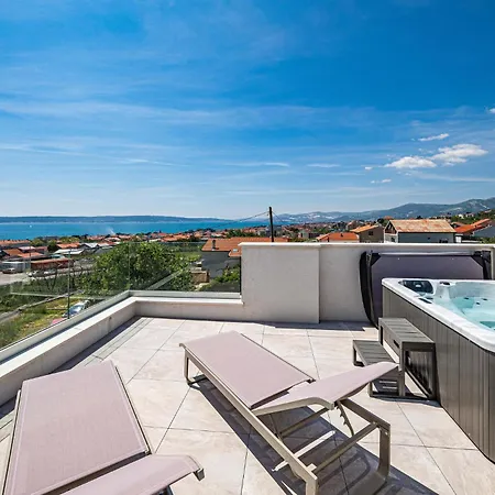 4 Bedroom Amazing In Kastel Gomilica * Kastela