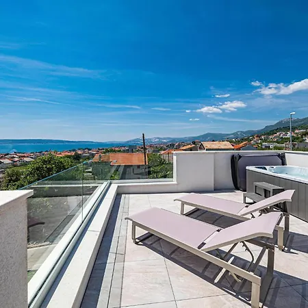 Holiday home 4 Bedroom Amazing In Kastel Gomilica *