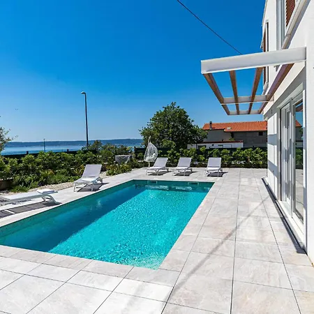 4 Bedroom Amazing In Kastel Gomilica Holiday home *