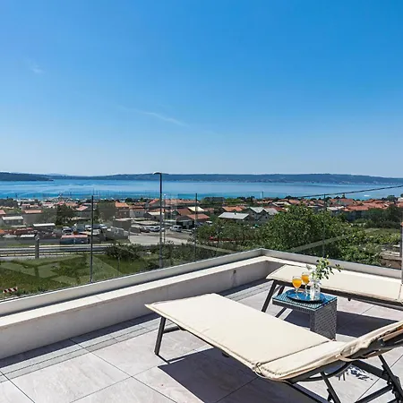 4 Bedroom Amazing In Kastel Gomilica Kastela