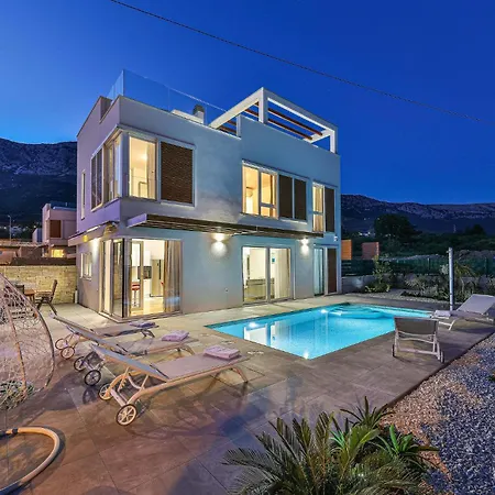 4 Bedroom Amazing In Kastel Gomilica Kastela