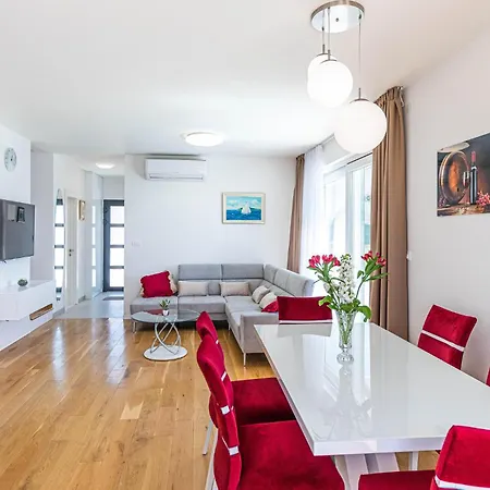 4 Bedroom Amazing In Kastel Gomilica Holiday home