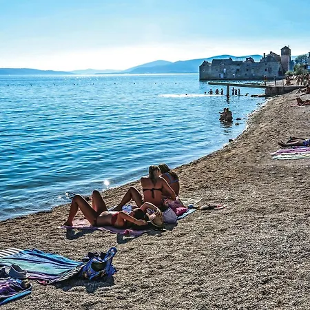 Holiday home 4 Bedroom Amazing In Kastel Gomilica *