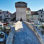 Front In Kastel Gomilica * Kaštela
