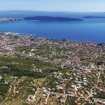 Feriehus Front In Kastel Gomilica