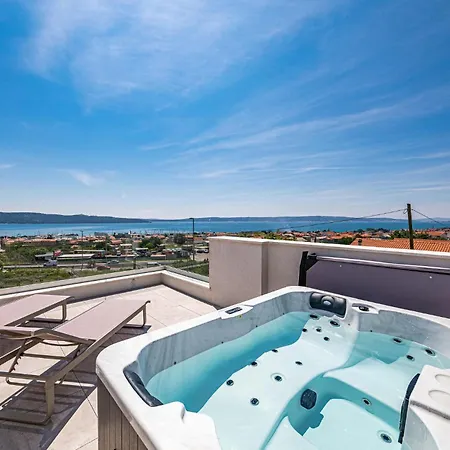 Prázdninový dům 4 Bedroom Amazing In Kastel Gomilica