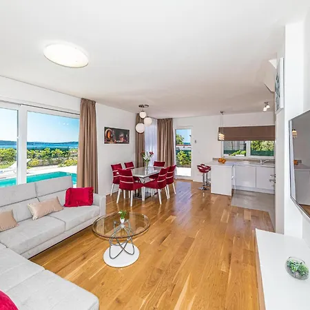 Prázdninový dům 4 Bedroom Amazing In Kastel Gomilica Kaštela