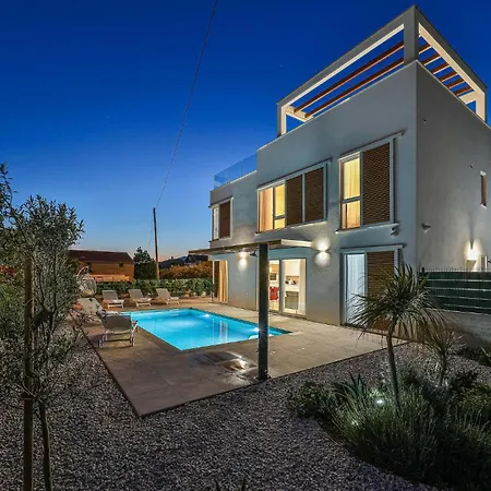 4 Bedroom Amazing In Kastel Gomilica Kaštela
