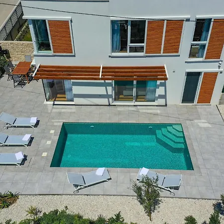 4 Bedroom Amazing In Kastel Gomilica * Kaštela