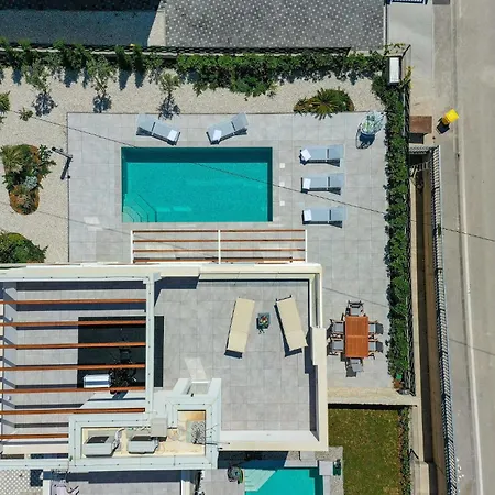 4 Bedroom Amazing In Kastel Gomilica * Kaštela