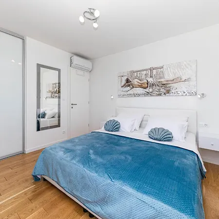 4 Bedroom Amazing In Kastel Gomilica Prázdninový dům *