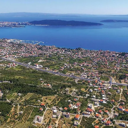 Semesterbostad Front In Kastel Gomilica