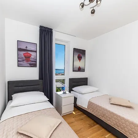 Prázdninový dům 4 Bedroom Amazing In Kastel Gomilica *