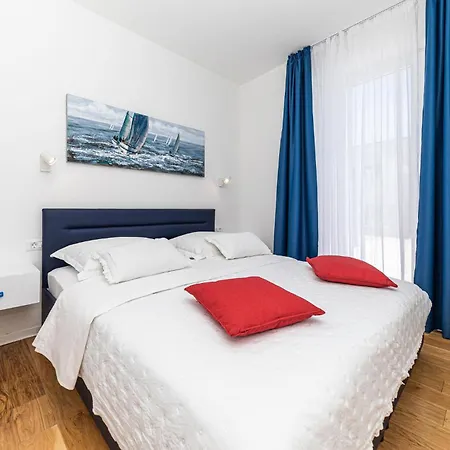 4 Bedroom Amazing In Kastel Gomilica Prázdninový dům *